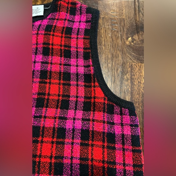 That's Me! Vintage Zip Up Sweater Vest, Plaid Black, Red, Pink - Picture 5 of 10
